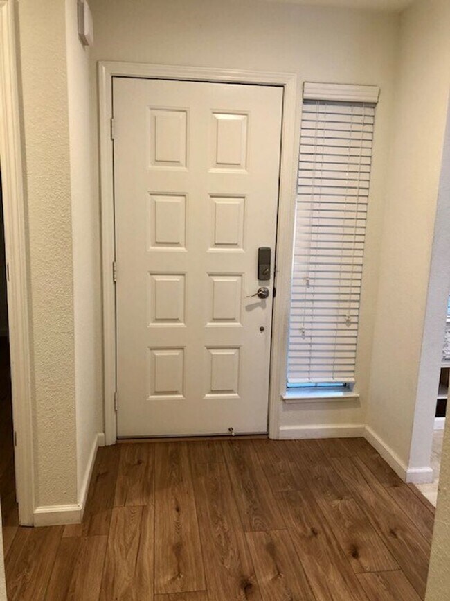 Building Photo - Charming and Spacious Home in Carmichael