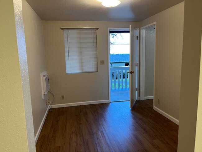 Living room. - 2667 Lakeshore Blvd