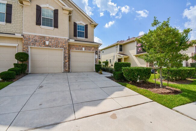 Foto del edificio - 16021 Summerville Lake Dr