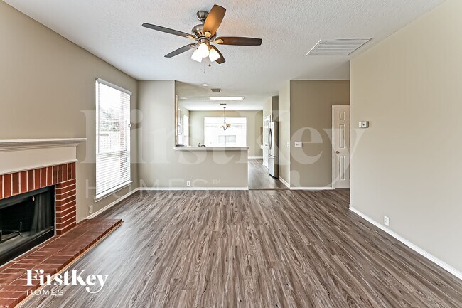 Building Photo - 18810 Summer Anne Dr