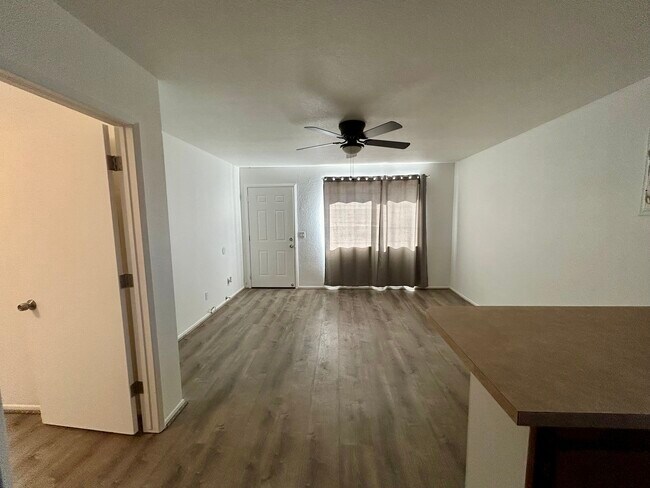 Foto del edificio - 60116 Adobe Rd