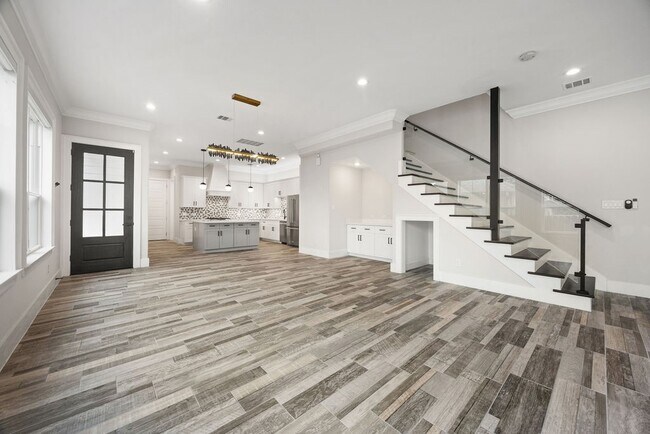 Building Photo - 518 E 40th St