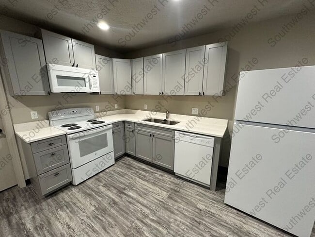 Building Photo - Brand New 2 bedroom 2 bath apartment
