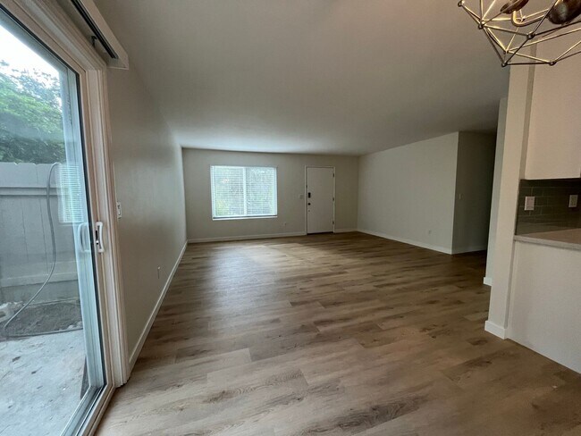Foto del edificio - Condo for Rent in University City! 3 Bedro...