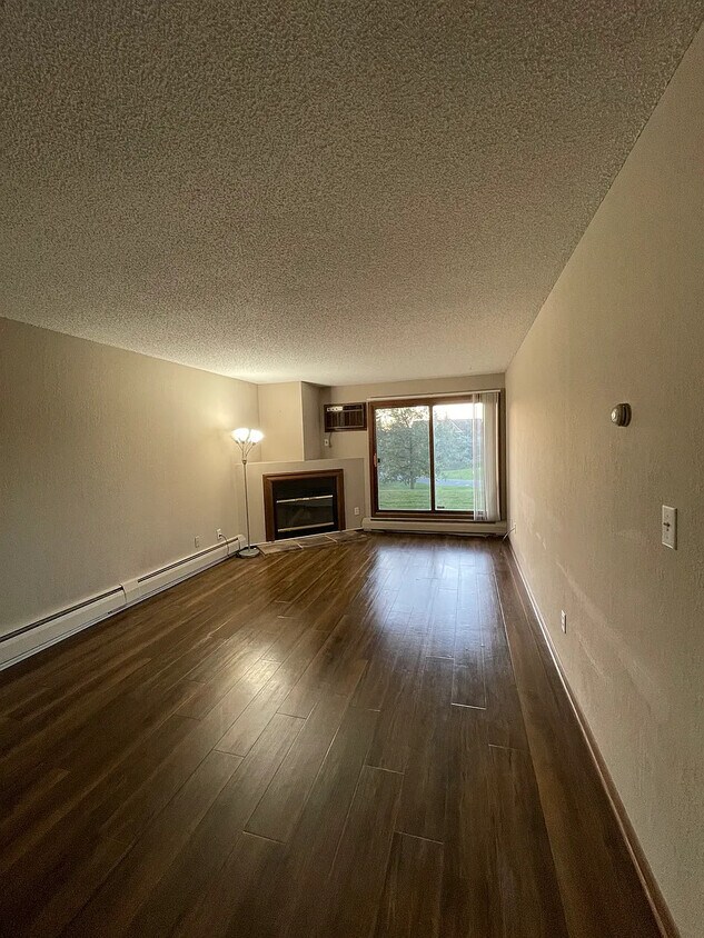 Primary Photo - 3440 Golfview Dr