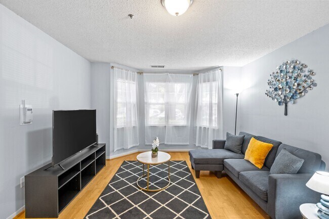 Building Photo - 525 Olmsted Park Pl