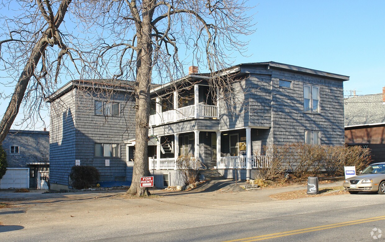 Primary Photo - 100 College St