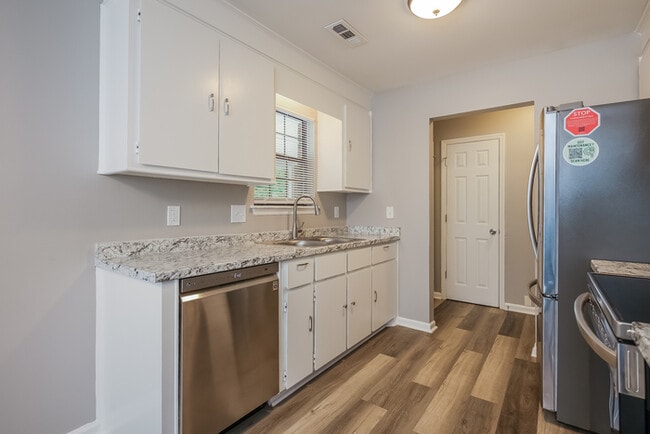 Building Photo - 108 Edythe Ct