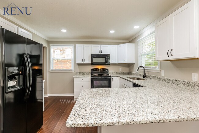 Foto del edificio - 3BR/1.5BA W/ finished basement!