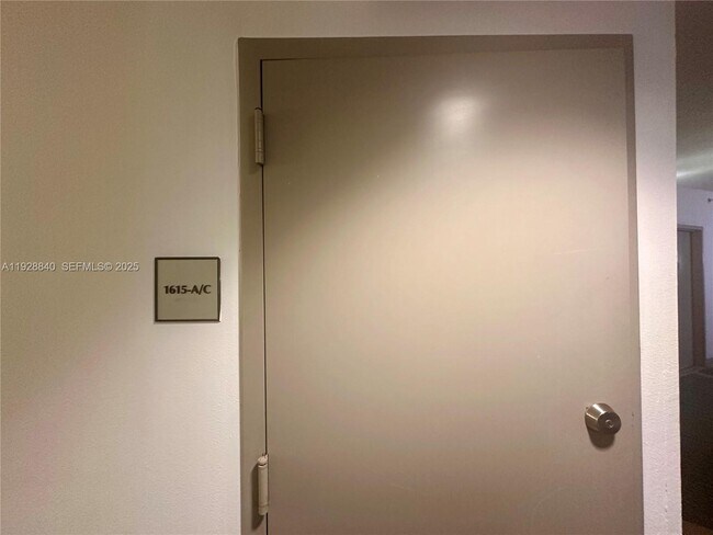 Foto del edificio - 1750 N Bayshore Dr