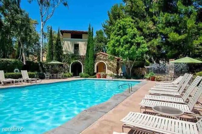 Foto del edificio - 2 br, 2 bath Townhome - 10 Veroli Ct