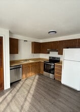 Building Photo - 413 Kings Ct