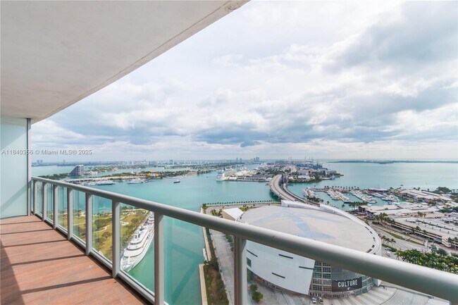 Foto del edificio - 888 Biscayne Blvd