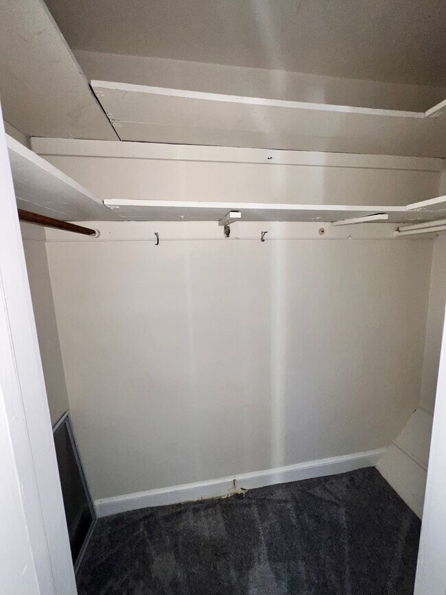 Foto del edificio - Massive 3 Bedroom Twin Home with Washer/Dr...