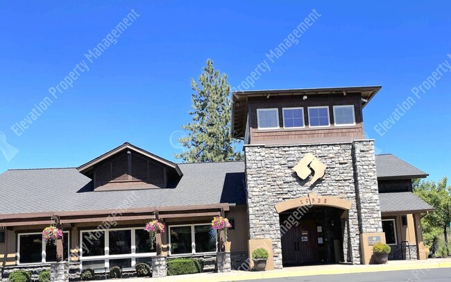 Building Photo - Spacious Home with Brand New Carpet in Prime SW Bend Location