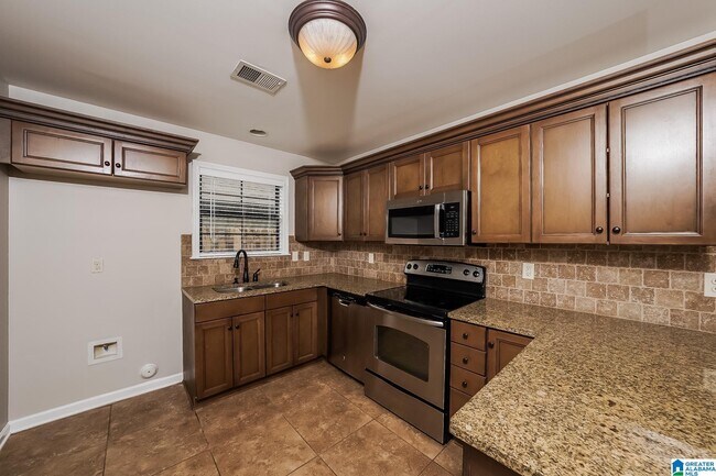 Foto del edificio - 8323 Miller Pl