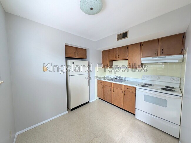 Foto del edificio - 5353 Walsh St
