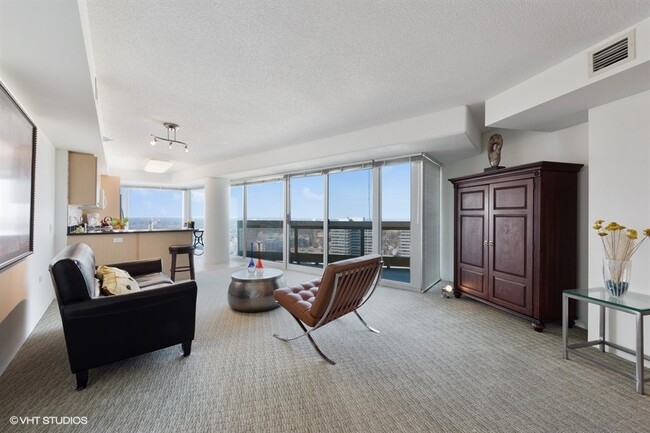 Foto del edificio - 1720 Maple Ave