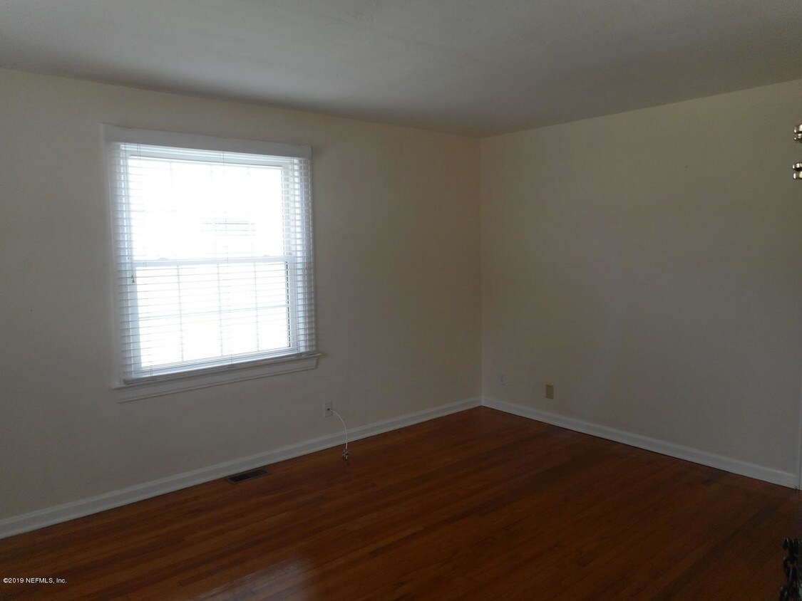 Building Photo - 1261 Belmont Terrace