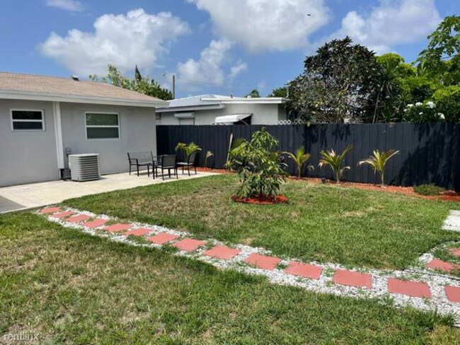 Building Photo - 2 br, 1 bath House - 40 NE 48th Ct