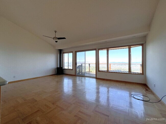 Building Photo - 136 Lassen Dr