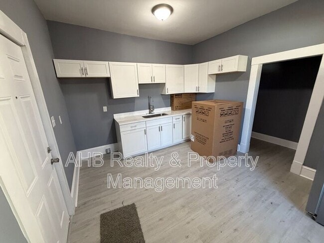 Foto del edificio - 512 Maple Ave