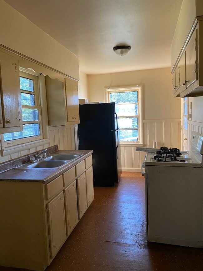 kitchen - 2870 Mercer Dr