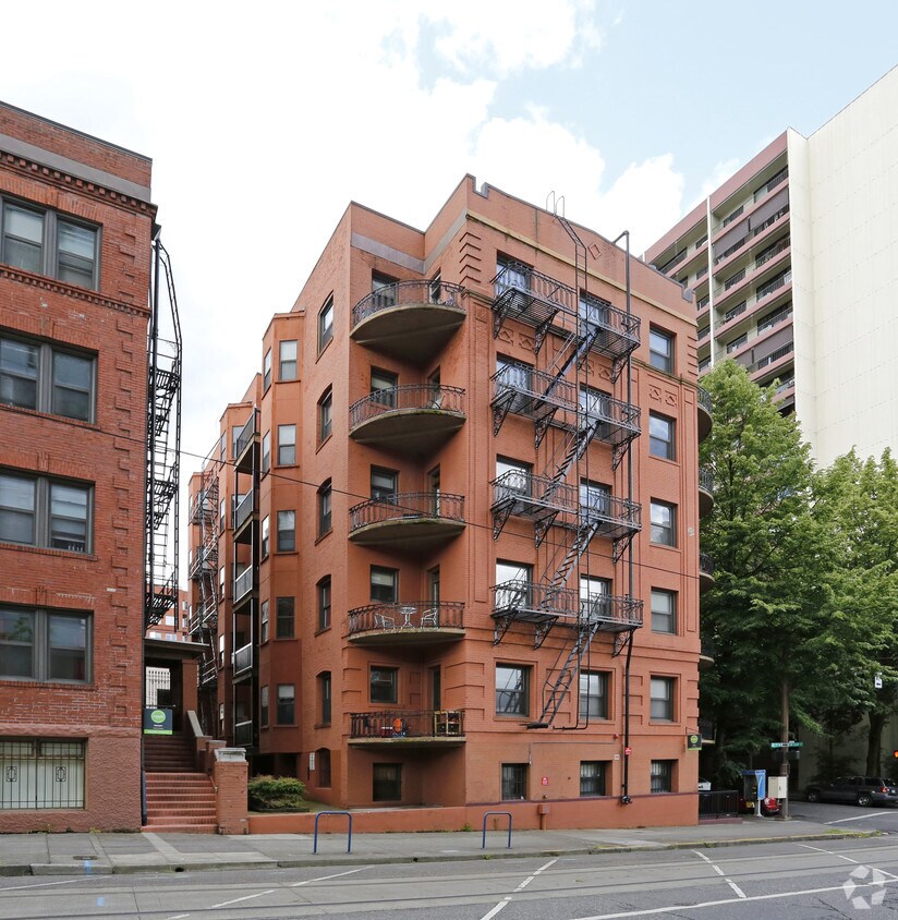 Tiffany & Clay Housing Apartments Portland, OR