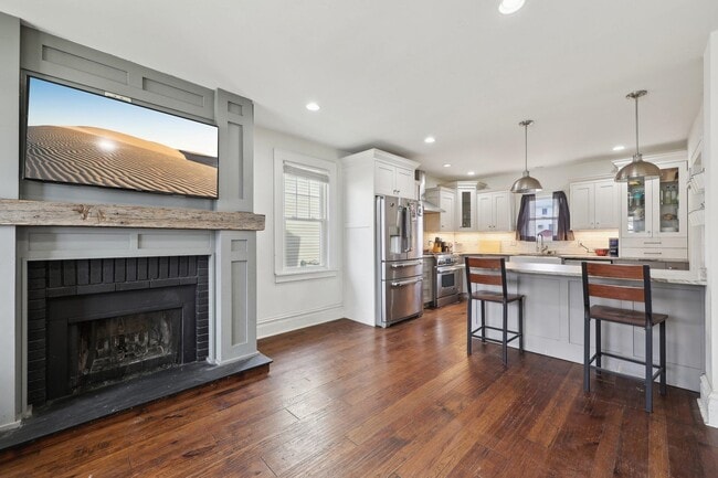 Building Photo - 48 Marinus St