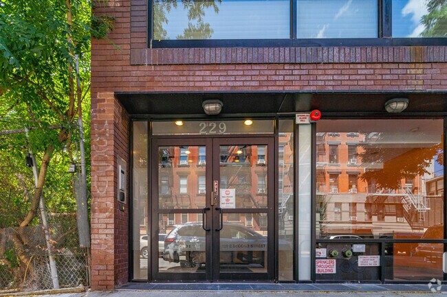 229 E 2nd St, Nueva York, NY 10009-7070 - 229 E 2nd St