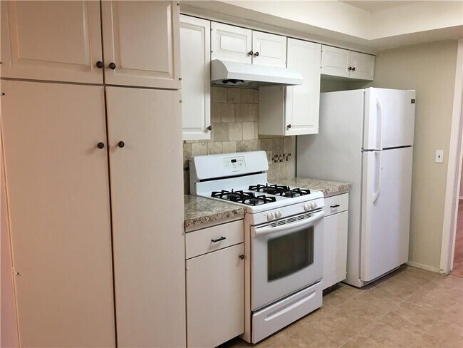 Foto del edificio - 1705 Pebble Brook Dr