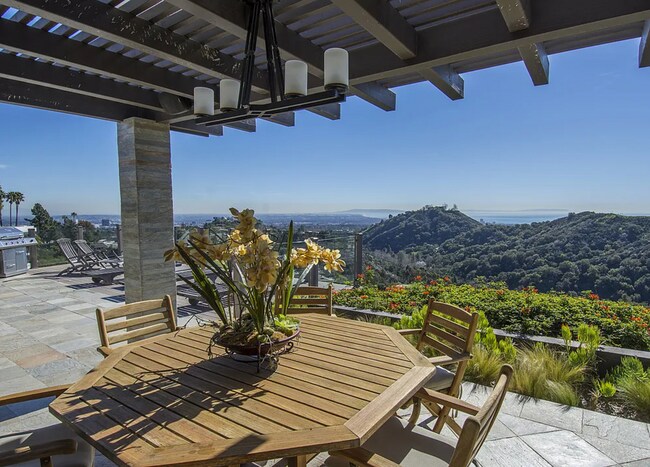 Foto del edificio - Magnificent views! Completely Private! One...