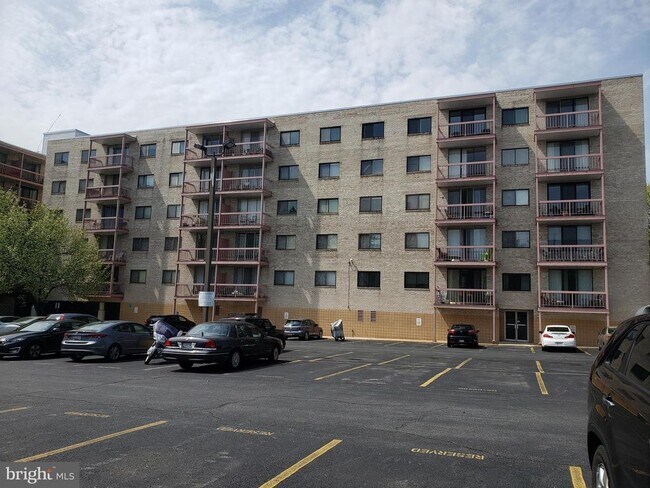 Foto del edificio - 130 Slade Ave
