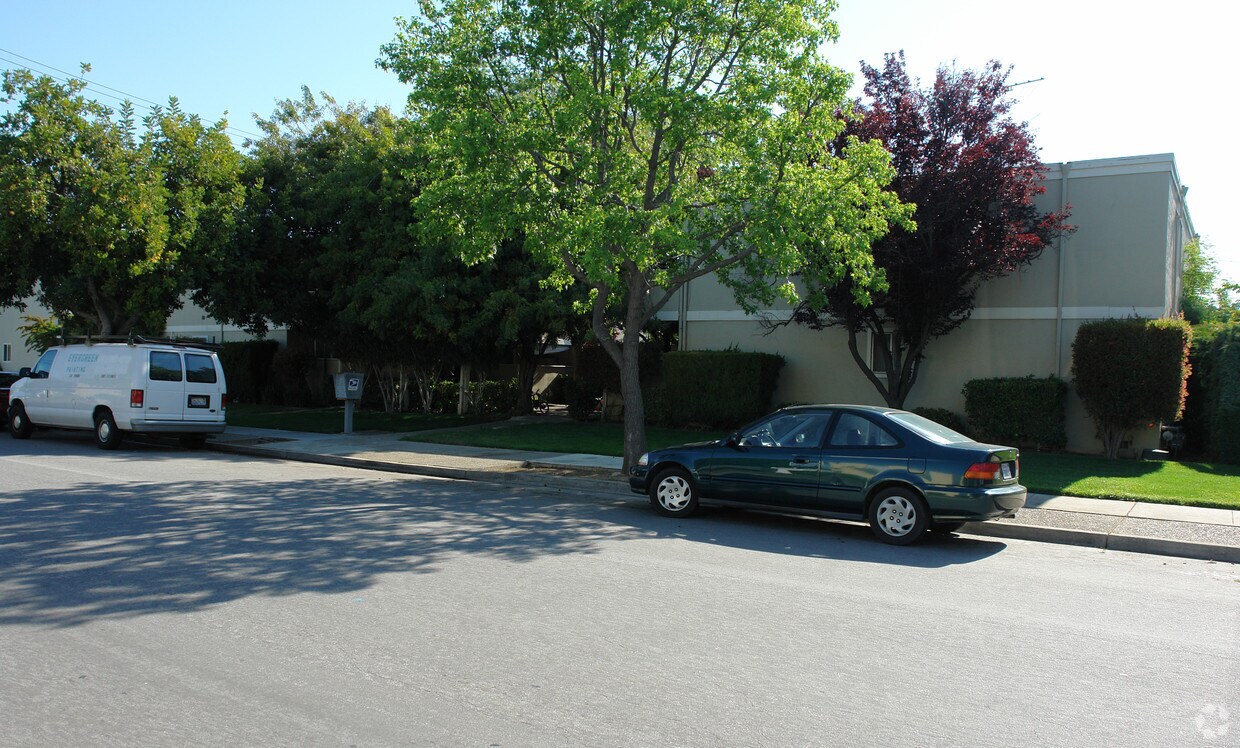 Primary Photo - 10192-10194 Beardon Dr