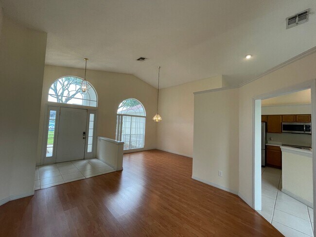 Building Photo - Lovely, 3 Bedroom, 2 Bathroom Home in Oviedo!!!