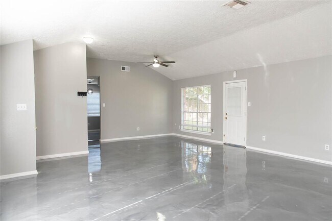 Building Photo - 1807 Bent Oak Dr