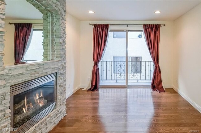 Building Photo - 4550 Coldwater Canyon Ave