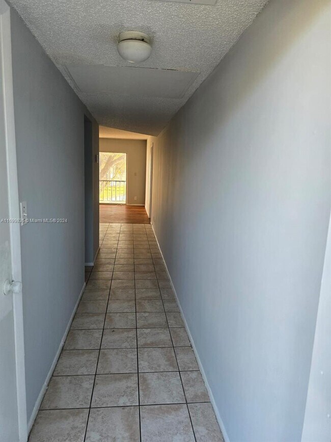 Foto del edificio - 7910 Colony Cir N