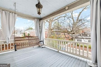 Building Photo - 114 E Maple St