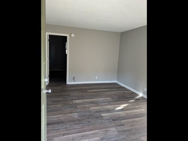 Building Photo - 276 White Bridge Pike