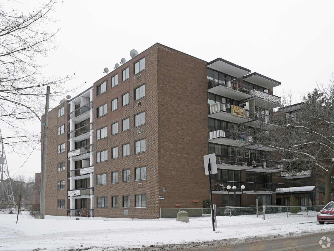 Building Photo - 10200 de Bois-de-Boulogne