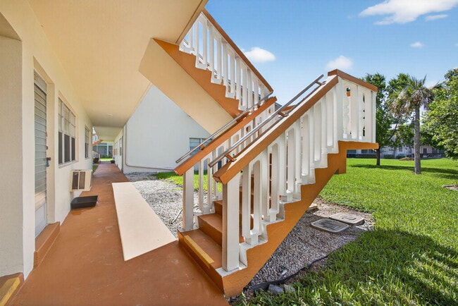 Building Photo - 43 Easthampton B