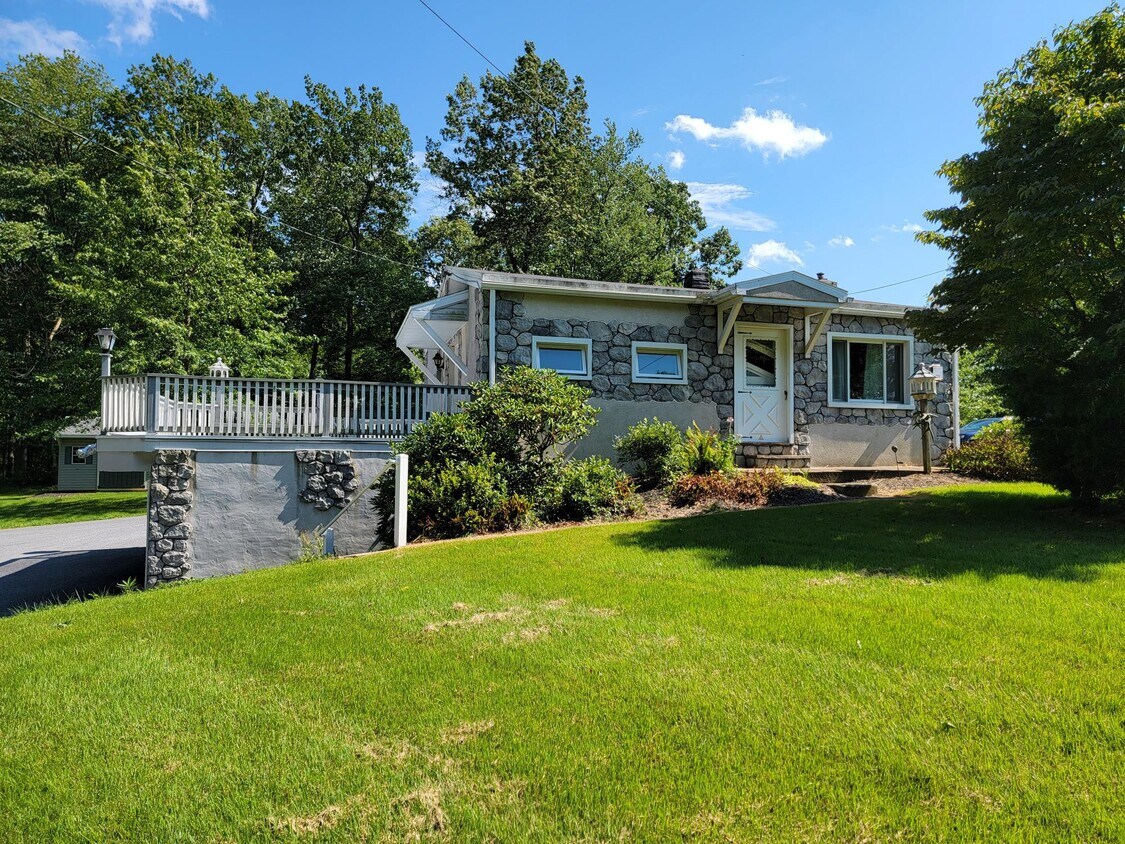 403 Oak Ln, Lititz, PA 17543 House Rental in Lititz, PA