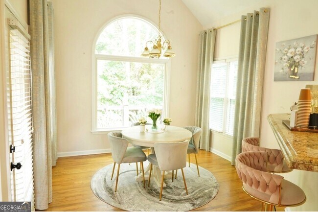 Foto del edificio - 230 Ridge Bluff Ln
