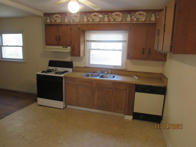 Building Photo - Nice Cozy 2 bedroom 1 bath Home.