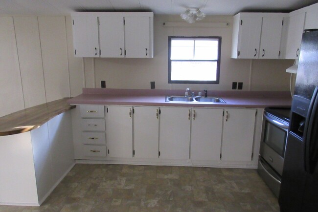 Foto del edificio - 2 Bedroom Mobile Home-516 Greenwood Dr.