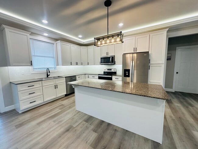 Building Photo - 726 Vine Dr