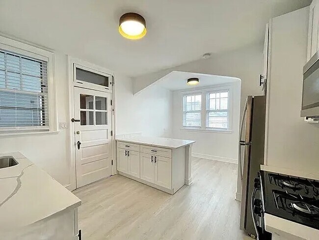 Foto del edificio - 5801 N Richmond St