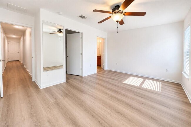 Building Photo - 9000 Stambourne St