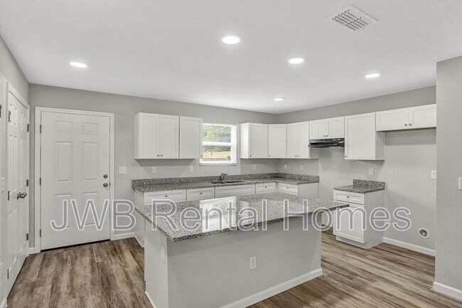 Building Photo - 2132 Clemente Dr